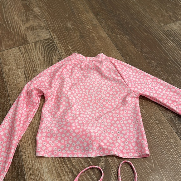 Gap S (5-6) 3 separate swim set with rash guard (true size 5-6) - Picture 6 of 6